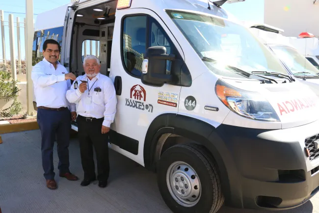 Entregan ambulancia a Isssteson de Nogales