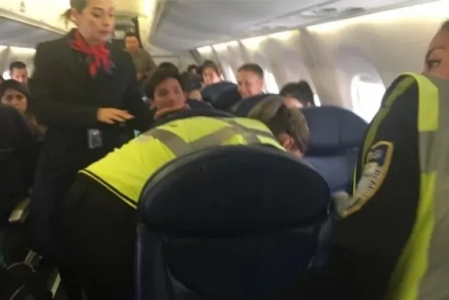 Familia deja vuelo en el que viajaba AMLO ‘por seguridad’