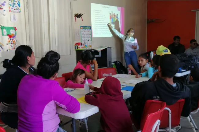 Ofrecen atención a niños migrantes
