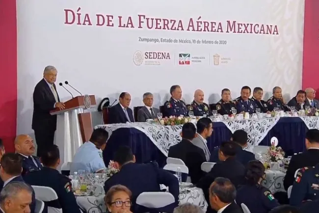 Encabeza López Obrador Día de la Fuerza Aérea Mexicana