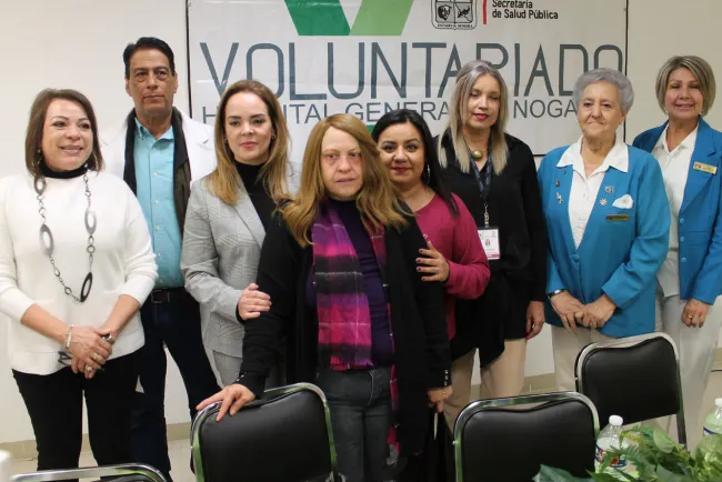 Apoya a mujer con Peluca Oncológica