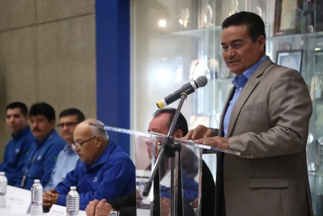 Reciben robots de manufactura donados 