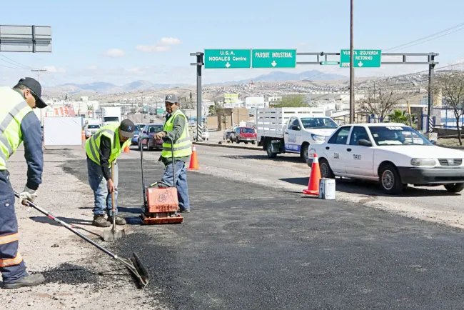 Avanzan campaña de bacheo en Nogales