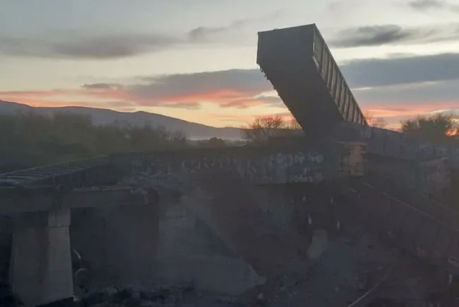 Investigan descarrilamiento del tren