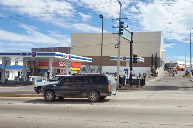 Evacuan locales por fuga de gas