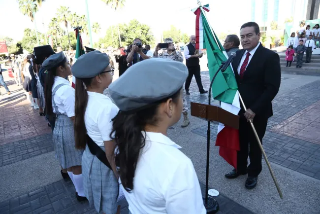 Conmemora SEC Aniversario de la Bandera Nacional 