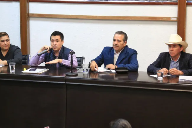 Exponen opinión sobre Comisionado de Atención