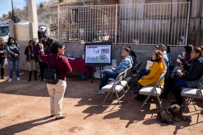 Informan sobre obras a vecinos de colonias