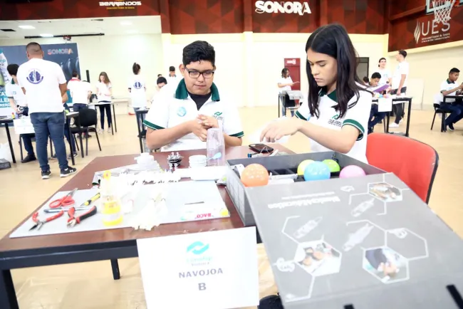 Realizan competencia de robótica