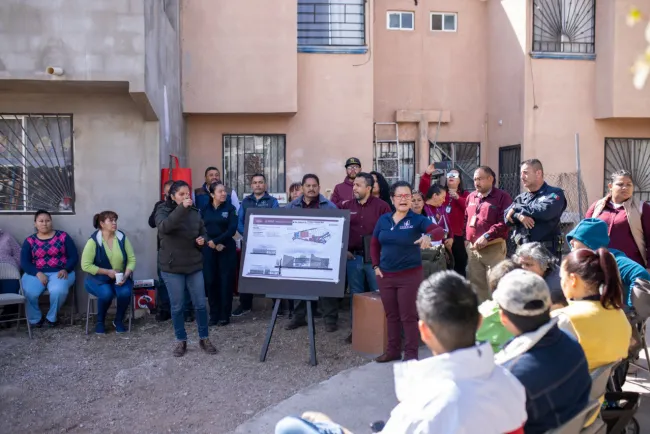Atienden a vecinos de Santa Fe