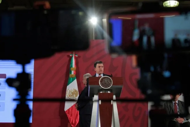 Exhiben a Walmart por acopio desmedido de cubrebocas