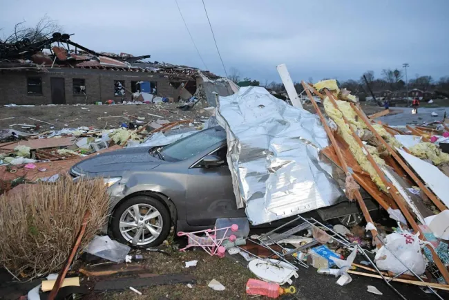 Tornados arrasan en Tennessee; al menos 19 muertos