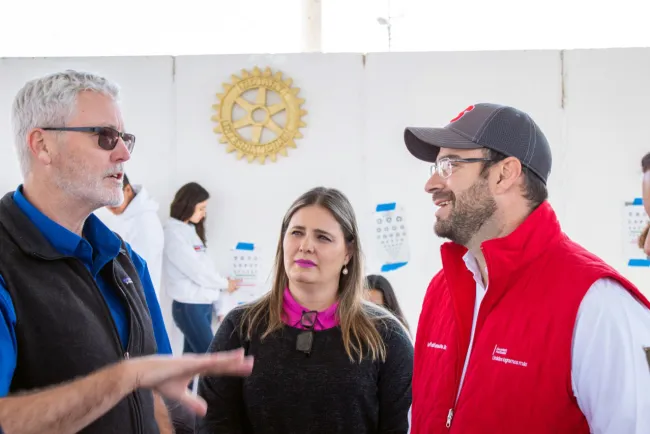 Aprovechan jornada “Regalo a la Vista”