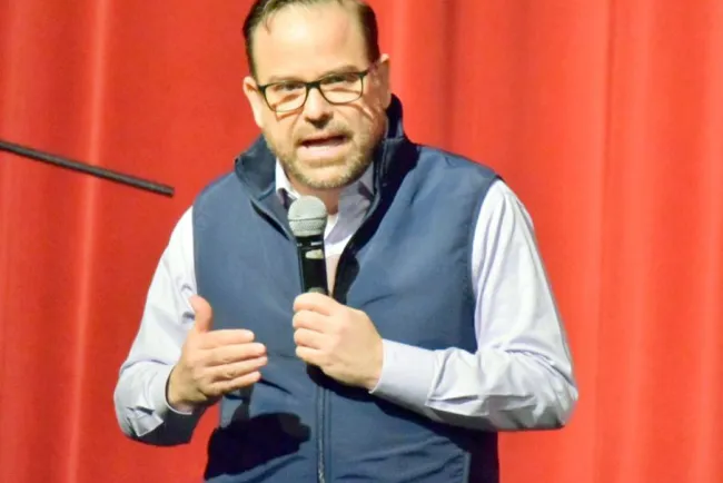 Presentan internos de Itama una obra