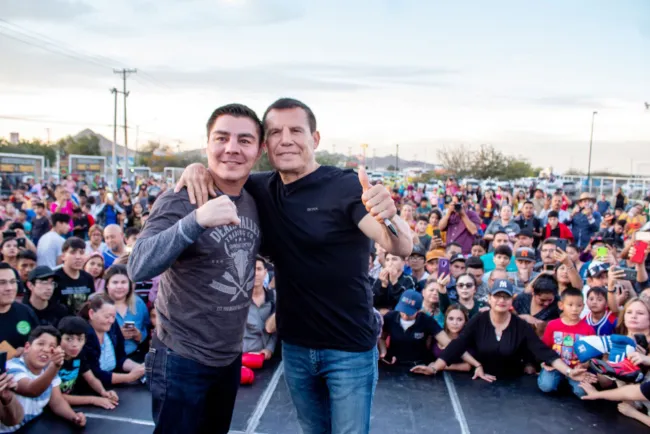 Contribuyen íconos del boxeo al desarrollo