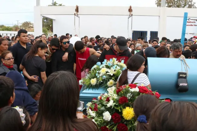 Refrenda Kiko Munro apoyo total a familias de las víctimas