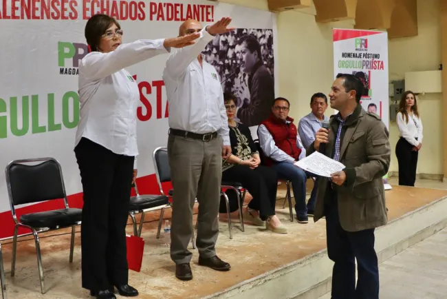 Toman protesta a dirigentes priístas