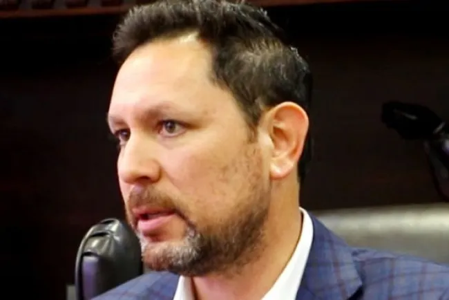 Exhorta el alcalde Kiko Munro abastecimiento de medicamentos