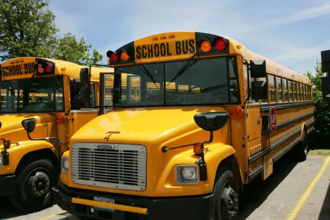 Anuncian cierre de escuela