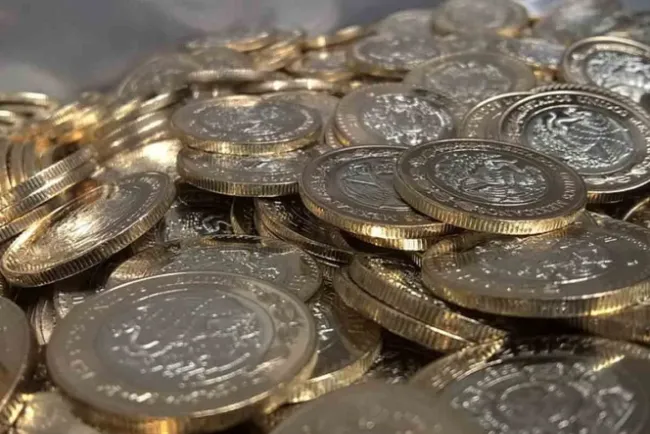 Peso alcanza nuevo mínimo histórico; rebasa 24 unidades por dólar