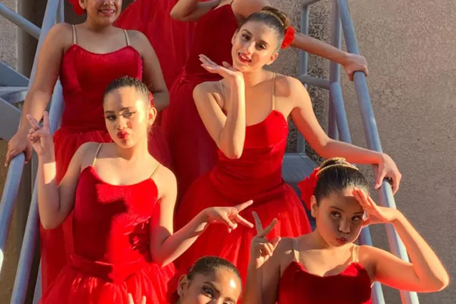 Nogalenses ponen en alto la ciudad