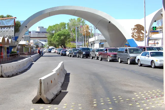 Cierran garitas a viajes no esenciales