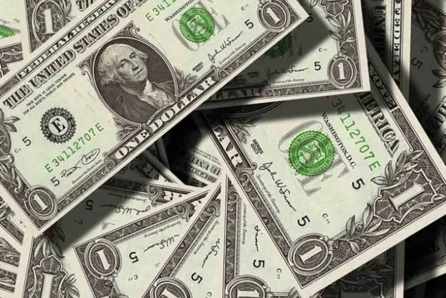 Dólar se va a más $25 ante temor por coronavirus