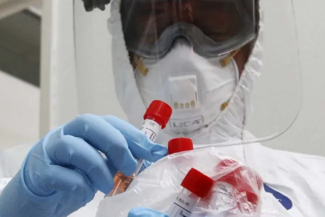 Clima parece no afectar al coronavirus, advierte viróloga