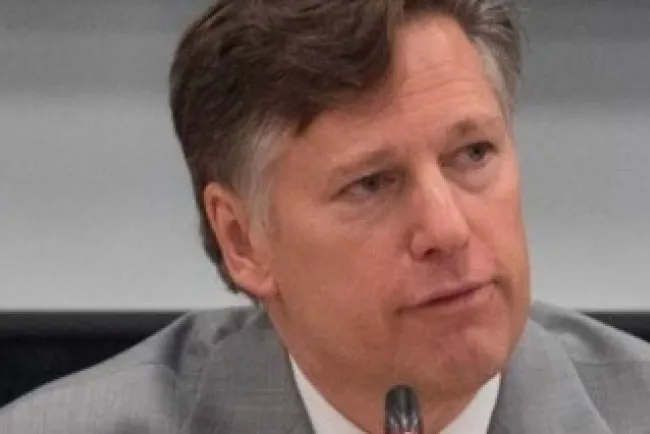 Embajador de EU en México pide a estadunidenses regresar a casa por Covid-19