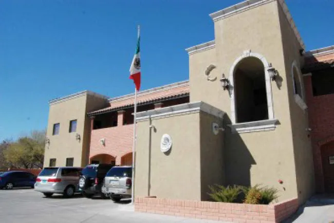 Suspende Consulado de México actividad