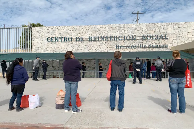 Visitan en orden a personas en prisión