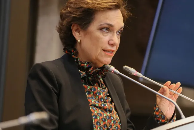 Llama legisladora al cierre de la frontera