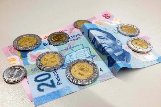 Sigue en picada el peso en medio de la crisis por Covid-19