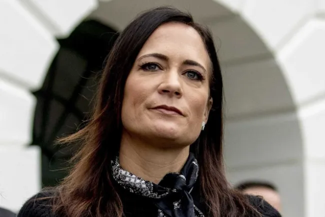 Renuncia la secretaria de prensa de Trump