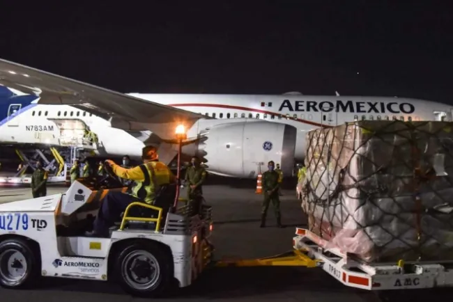 Llegan casi dos millones de cubrebocas desde China