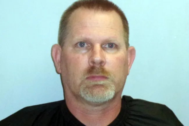 Detienen a agente por agresión sexual