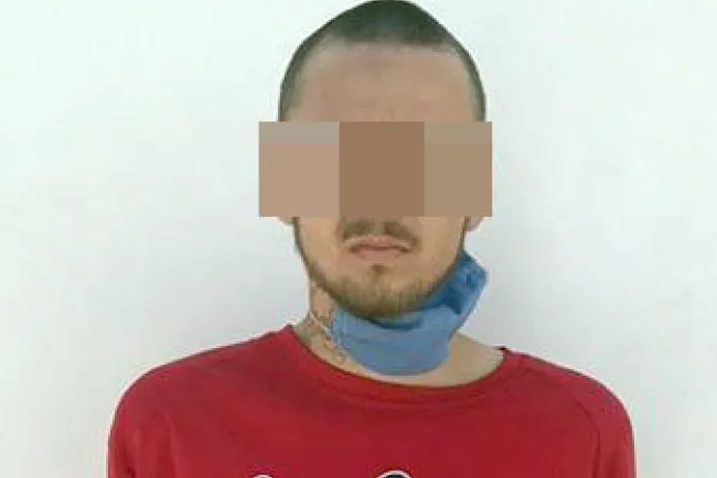 Sorprenden a dos con arma y narcótico