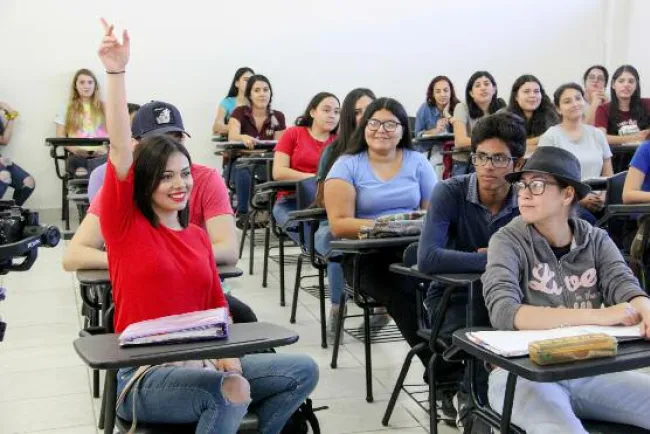 Continúa proceso de admisión en UES