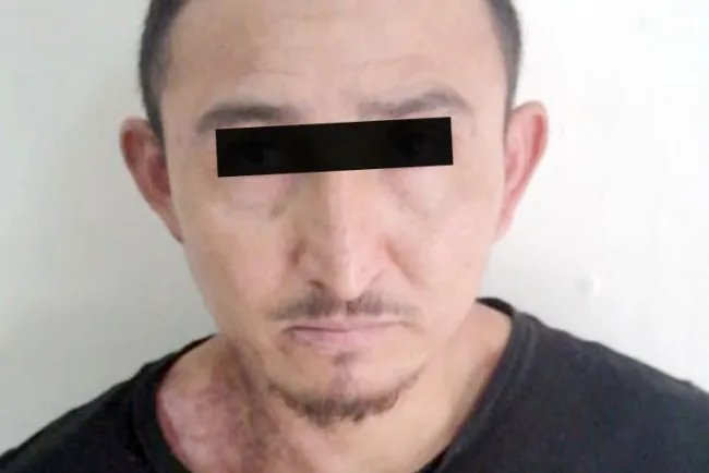 Balean a tres a bordo de taxi