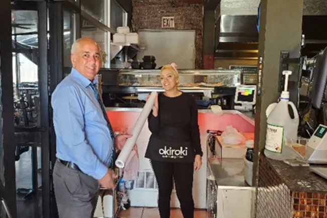 Mayor apoya a empresas locales