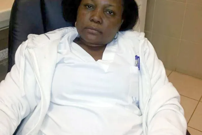 Denuncian represión por críticas a falta de medicinas