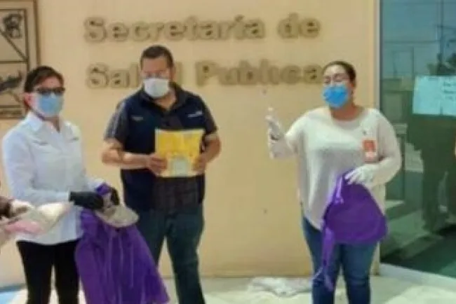 Donan material de protección para empleados de Peñasco