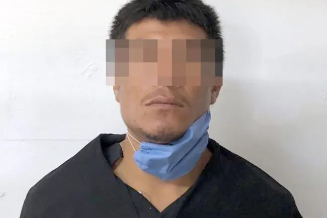 Localizan armas largas en un vehículo robado