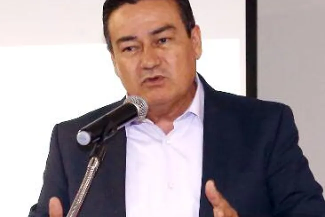 Invita la SEC a aprovechar becas