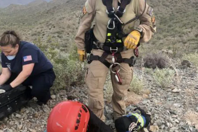 Rescatan a migrantes perdidos en el desierto