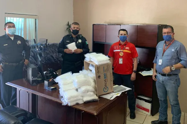 Dona Cadena Oxxo ocho mil cubre-bocas