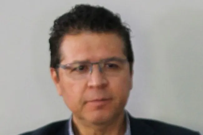 Sanitizan los espacios públicos