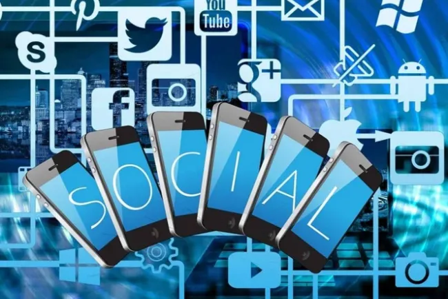 Exigirán a Twitter y Facebook cuentas por uso de bots