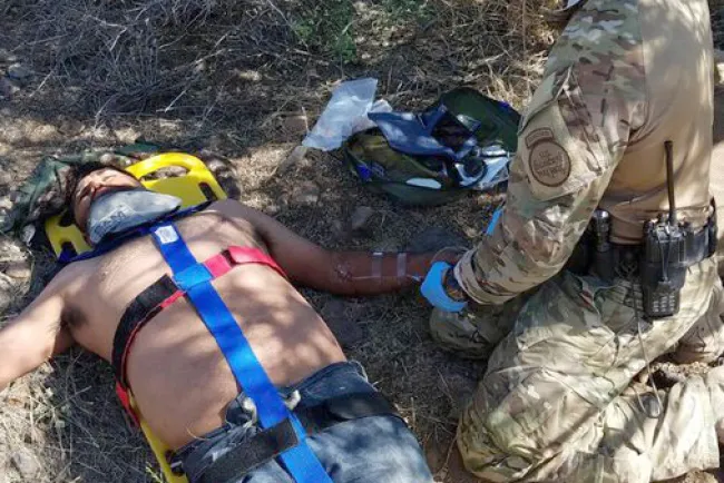 Rescatan a dos hombres perdidos en el desierto