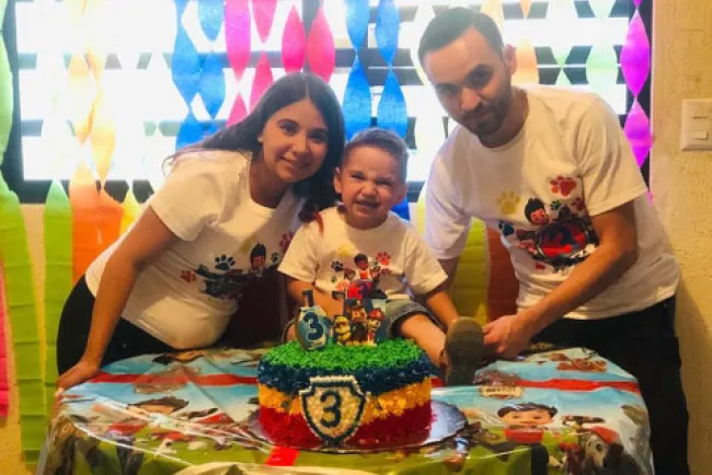 Celebran en casa a Axel